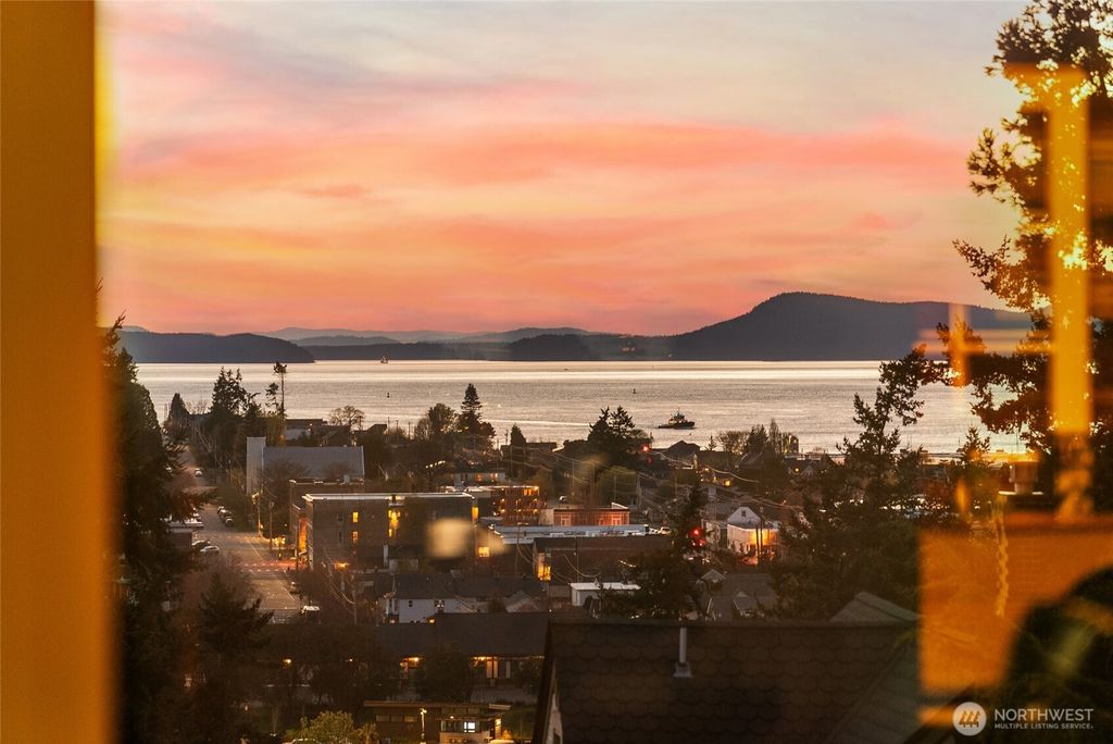 Photo of 303 7th Street, Anacortes, WA 98221 (MLS # 2502890)