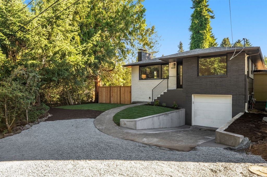 Photo of 1255 NE 98th Street, Seattle, WA 98115 (MLS # 2303241)