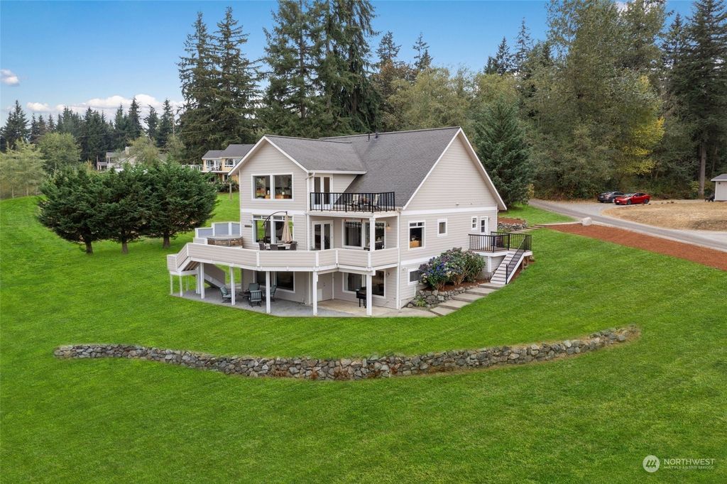 Photo of 13711 Meridian Avenue N, Marysville, WA 98271 (MLS # 1999488)