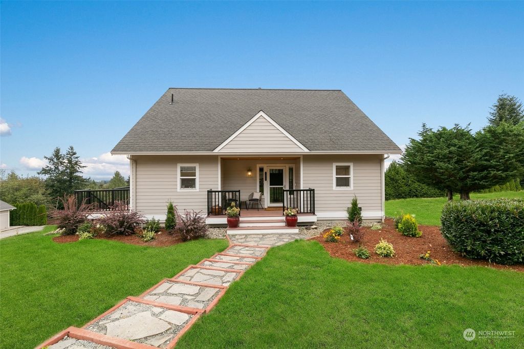 Photo of 13711 Meridian Avenue N, Marysville, WA 98271 (MLS # 1999488)