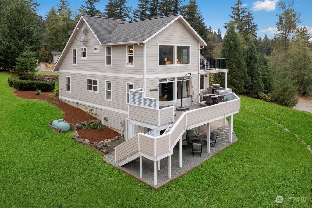 Photo of 13711 Meridian Avenue N, Marysville, WA 98271 (MLS # 1999488)