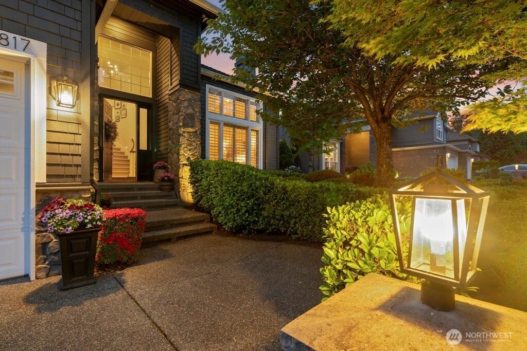 Photo of 26817 SE 9th Way, Sammamish, WA 98075 (MLS # 2376379)