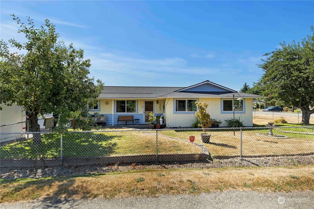 Photo of 1503 S 245th Street, Des Moines, WA 98198 (MLS # 2144533)