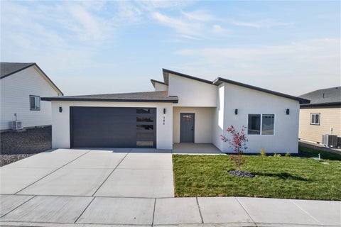 Photo of 305 Hogan Street, Sunnyside, WA 98944 (MLS # 2596478)