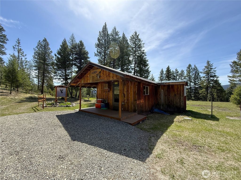 Photo of 5 Starvarion Ridge Road, Wauconda, WA 98859 (MLS # 2517006)