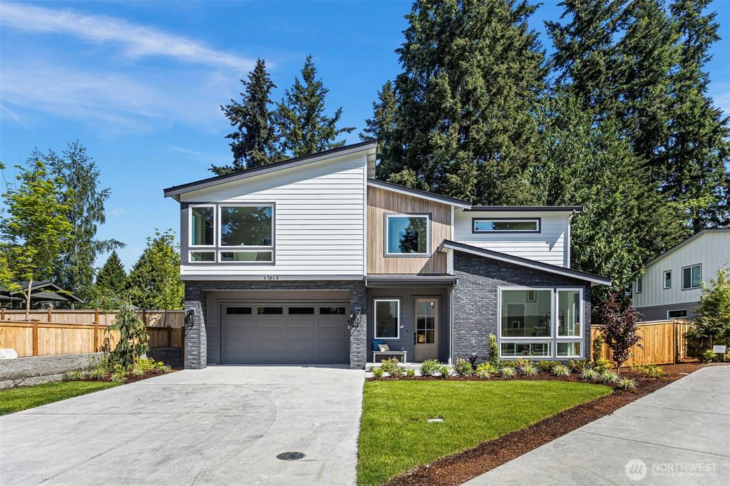 Photo of 12813 NE 65th Lane, Kirkland, WA 98033 (MLS # 2475021)