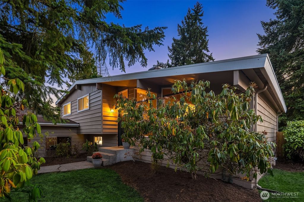 Photo of 18710 64th Avenue W, Lynnwood, WA 98037 (MLS # 2432987)