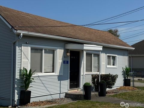 Photo of 811 & 813 E Fairhaven Avenue, Burlington, WA 98233 (MLS # 2502046)