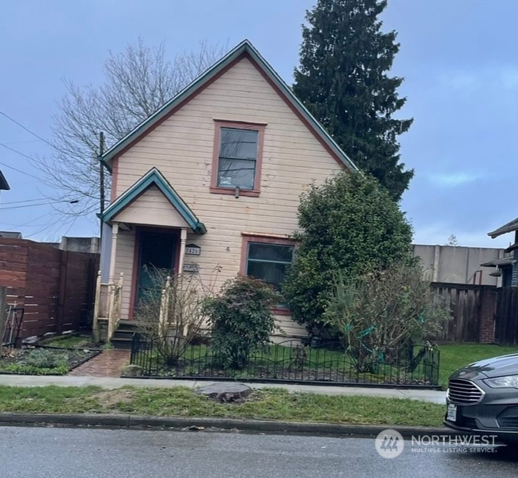 Photo of 2426 Harrison Avenue, Everett, WA 98201 (MLS # 2221707)