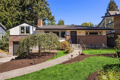 Photo of 11040 Alton Avenue NE, Seattle, WA 98125 (MLS # 2584005)
