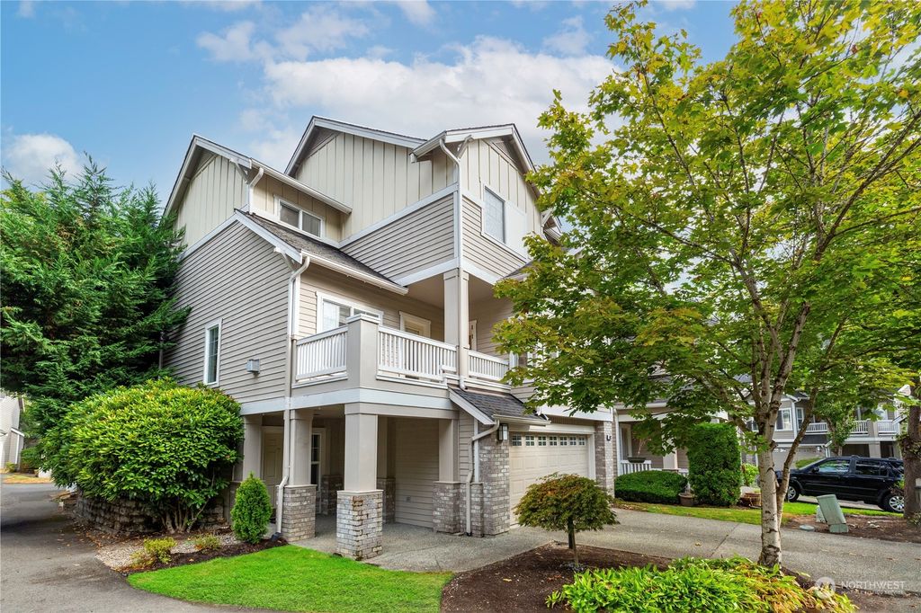 Photo of 482 Newport Way NW, Issaquah, WA 98027 (MLS # 1996635)