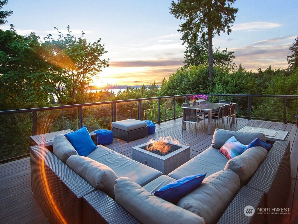 Photo of 5045 88th Avenue SE, Mercer Island, WA 98040 (MLS # 2156694)