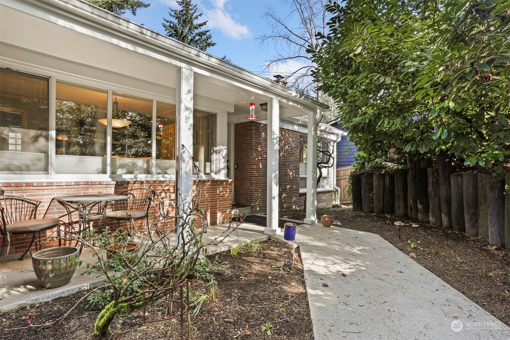 Photo of 19006 Ballinger Way NE, Lake Forest Park, WA 98155 (MLS # 2043272)