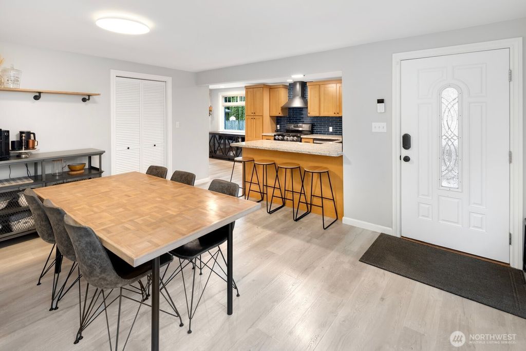 Photo of 7220 NE 190th Court, Kenmore, WA 98028 (MLS # 2342548)