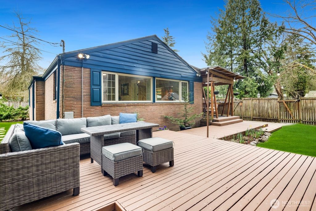 Photo of 7220 NE 190th Court, Kenmore, WA 98028 (MLS # 2342548)