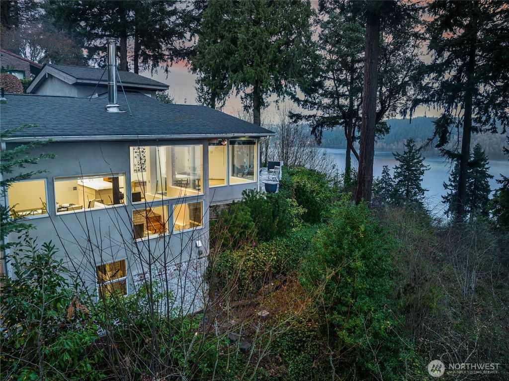 Photo of 13434 40th Avenue NE, Seattle, WA 98125 (MLS # 2351427)