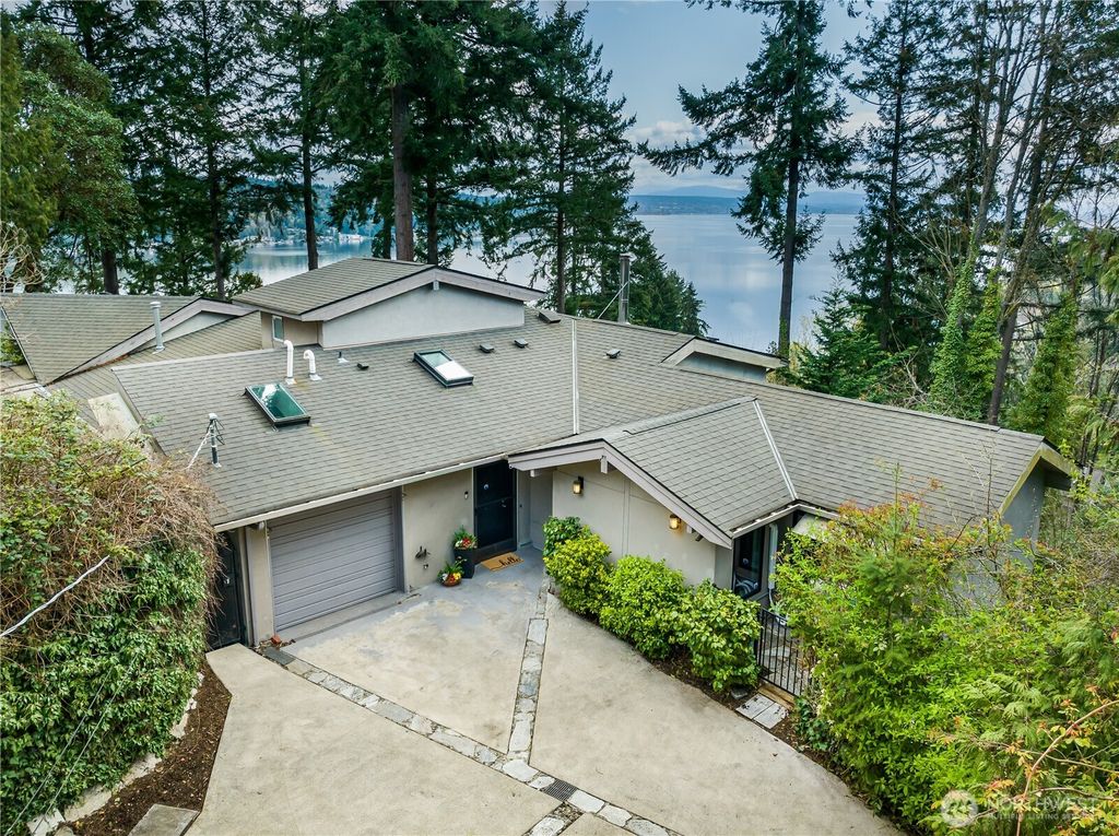 Photo of 13434 40th Avenue NE, Seattle, WA 98125 (MLS # 2351427)