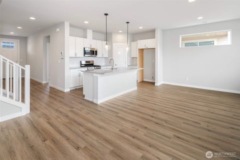 Photo of 562 SW 97th Street #4, Seattle, WA 98106 (MLS # 2508233)