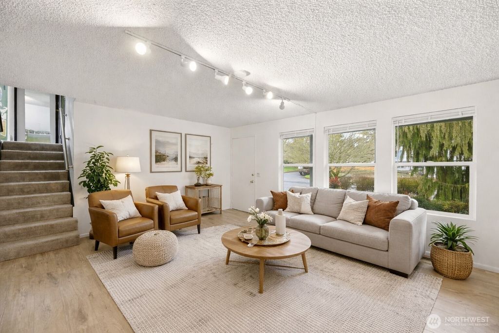 Photo of 33136 35th Avenue SW, Federal Way, WA 98023 (MLS # 2494803)