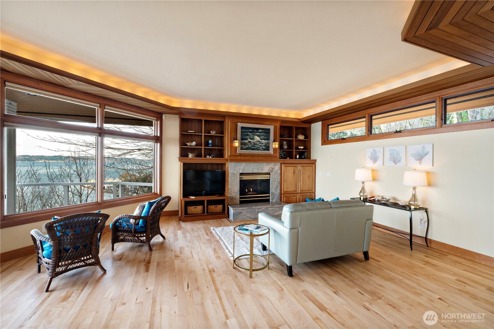 8204 East Side Drive NE