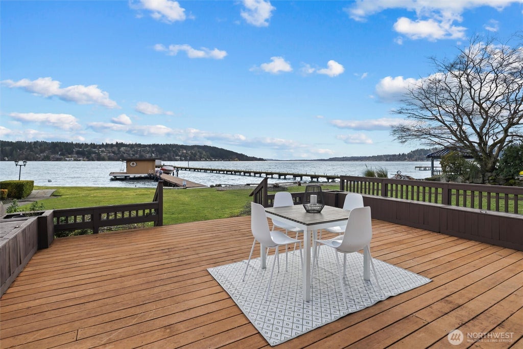 Photo of 4728 NE 172nd Street, Lake Forest Park, WA 98155 (MLS # 2522166)