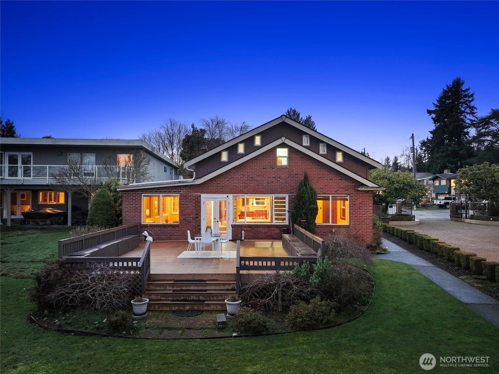 Photo of 4728 NE 172nd Street, Lake Forest Park, WA 98155 (MLS # 2522166)