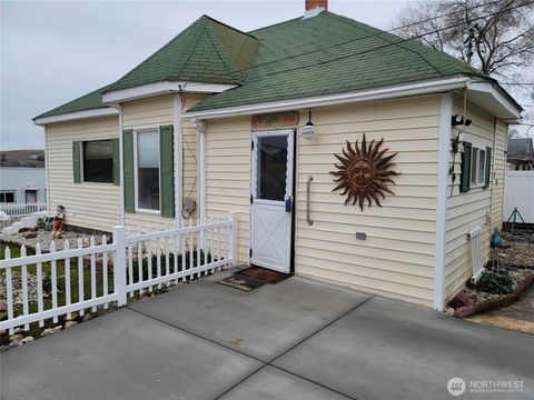 Photo of 102 W 3rd Street, Lind, WA 99341 (MLS # 2473415)