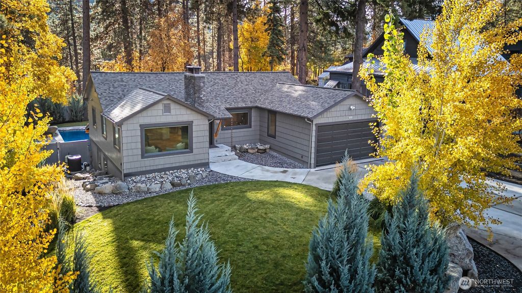 Photo of 1221 Commercial Street, Leavenworth, WA 98826 (MLS # 2456602)