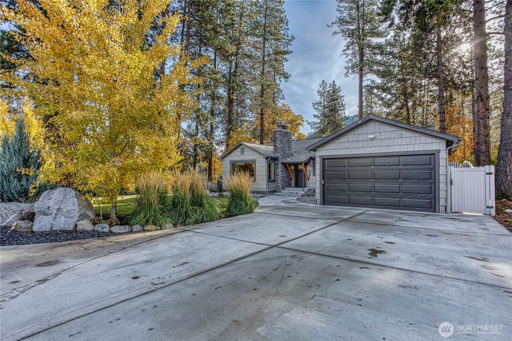 Photo of 1221 Commercial Street, Leavenworth, WA 98826 (MLS # 2456602)