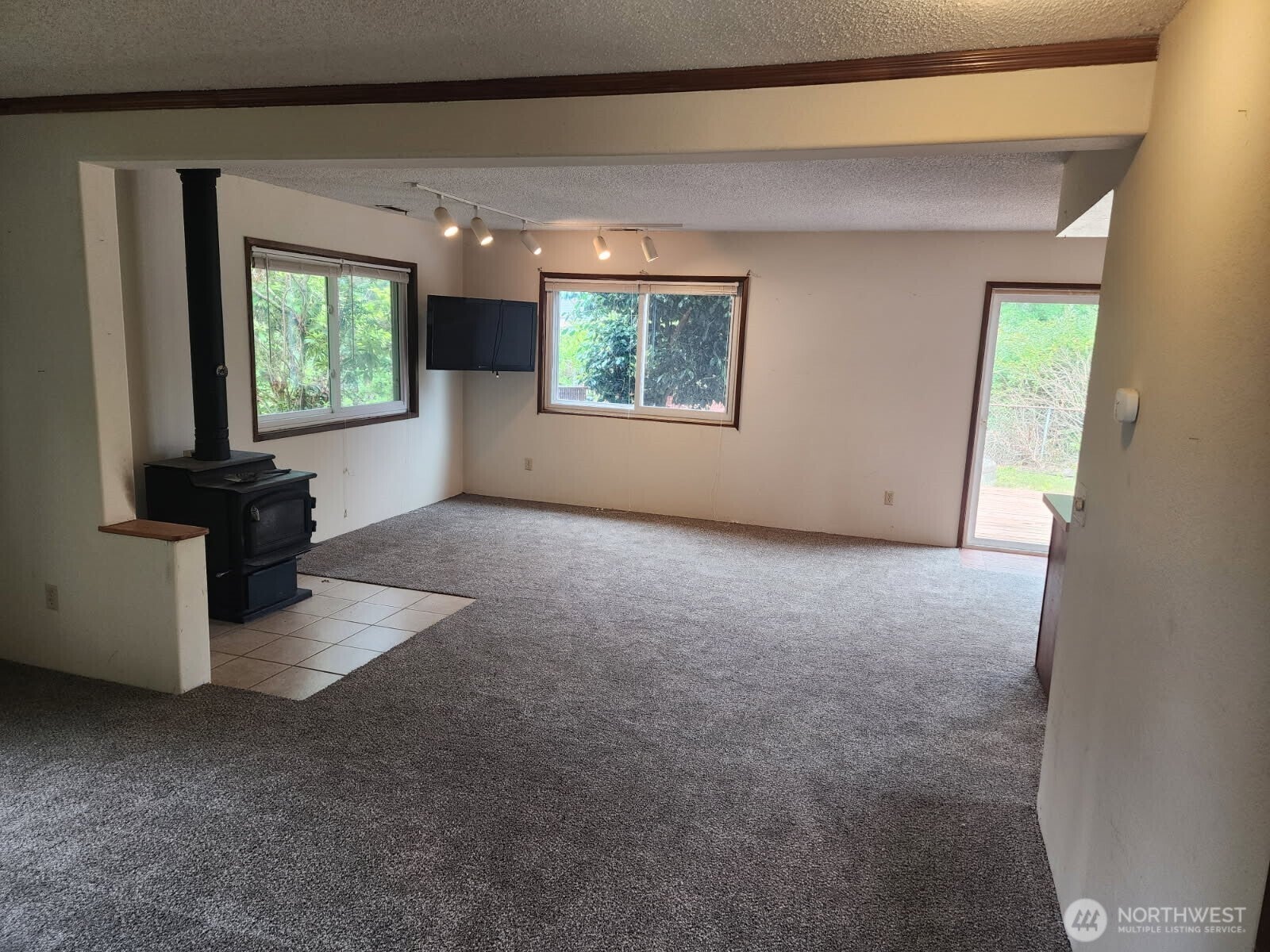 706 Wakina Loop SE