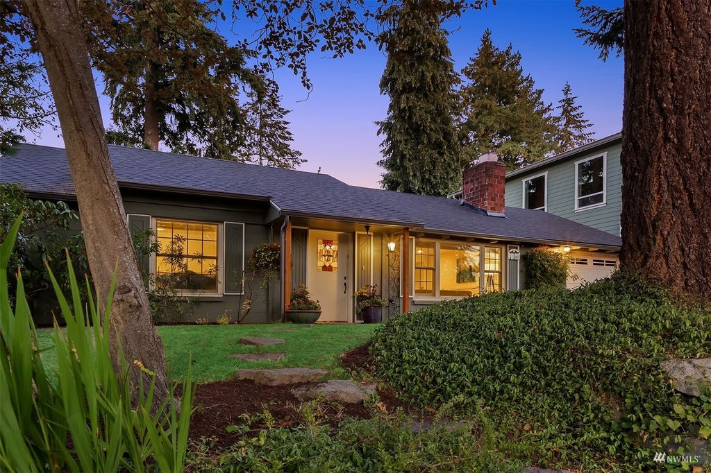 Photo of 16154 Midvale Avenue N, Shoreline, WA 98133 (MLS # 1993681)