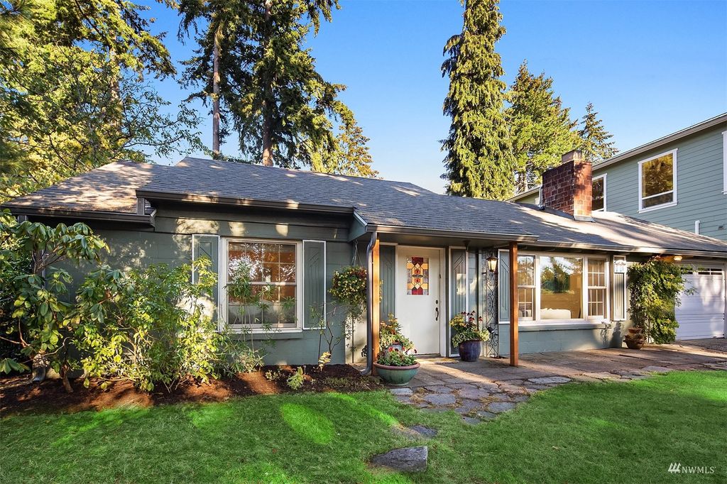 Photo of 16154 Midvale Avenue N, Shoreline, WA 98133 (MLS # 1993681)