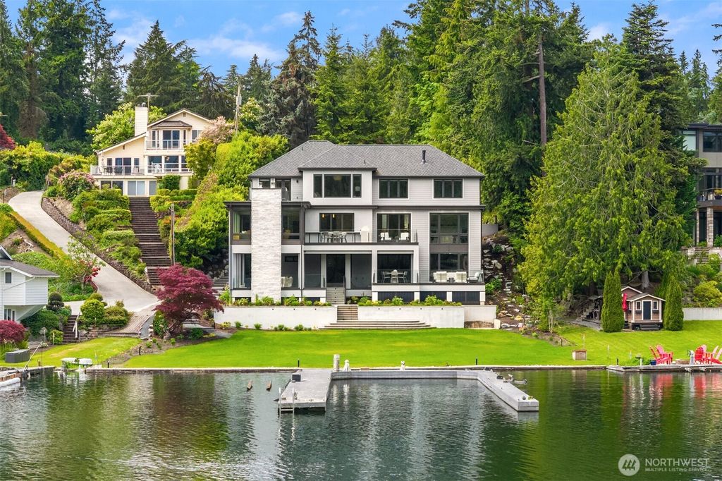 Photo of 3234 78th Place NE, Medina, WA 98039 (MLS # 2510525)