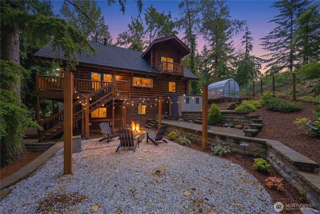 Photo of 22005 SE 28th Street, Sammamish, WA 98075 (MLS # 2571111)