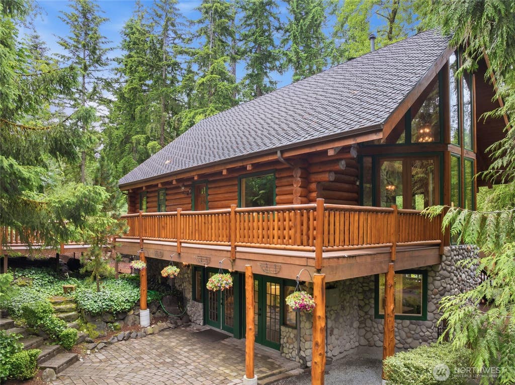 Photo of 22005 SE 28th Street, Sammamish, WA 98075 (MLS # 2571111)