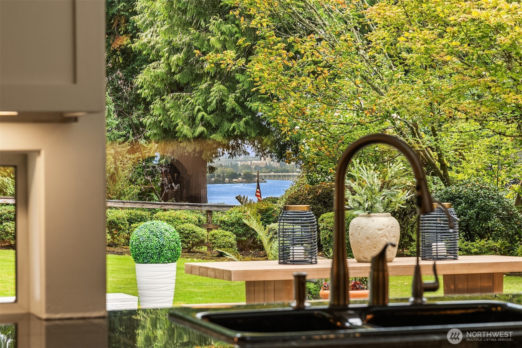 2609 Evergreen Point Road