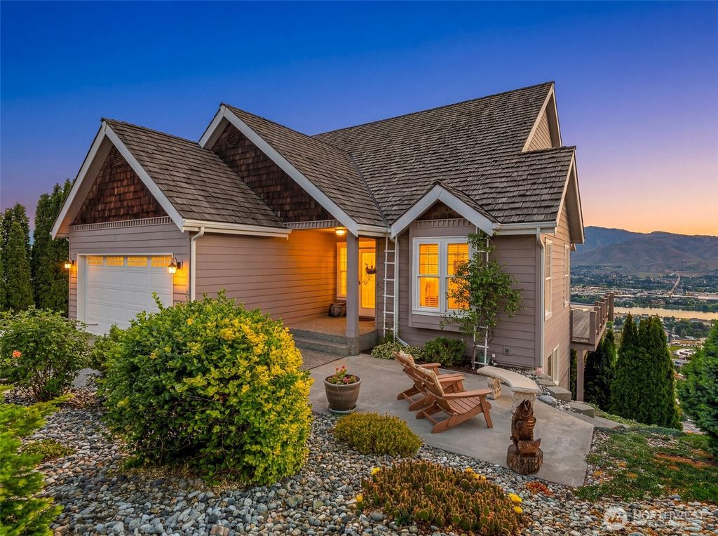 Photo of 2352 Monument Place, East Wenatchee, WA 98802 (MLS # 2527769)