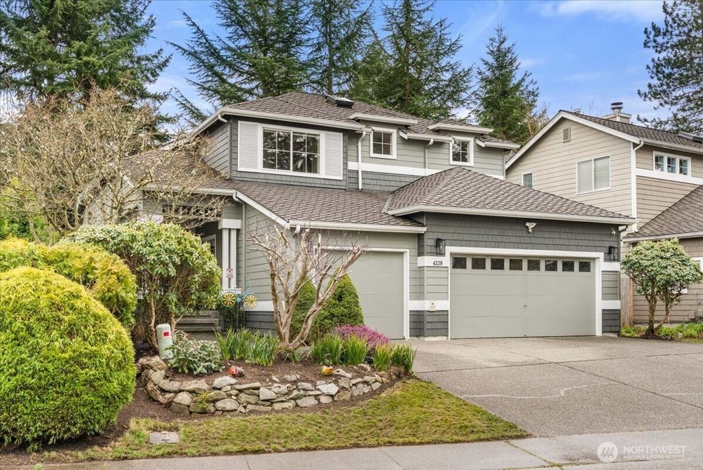Photo of 4228 257th Pl Place SE, Sammamish, WA 98029 (MLS # 2492173)