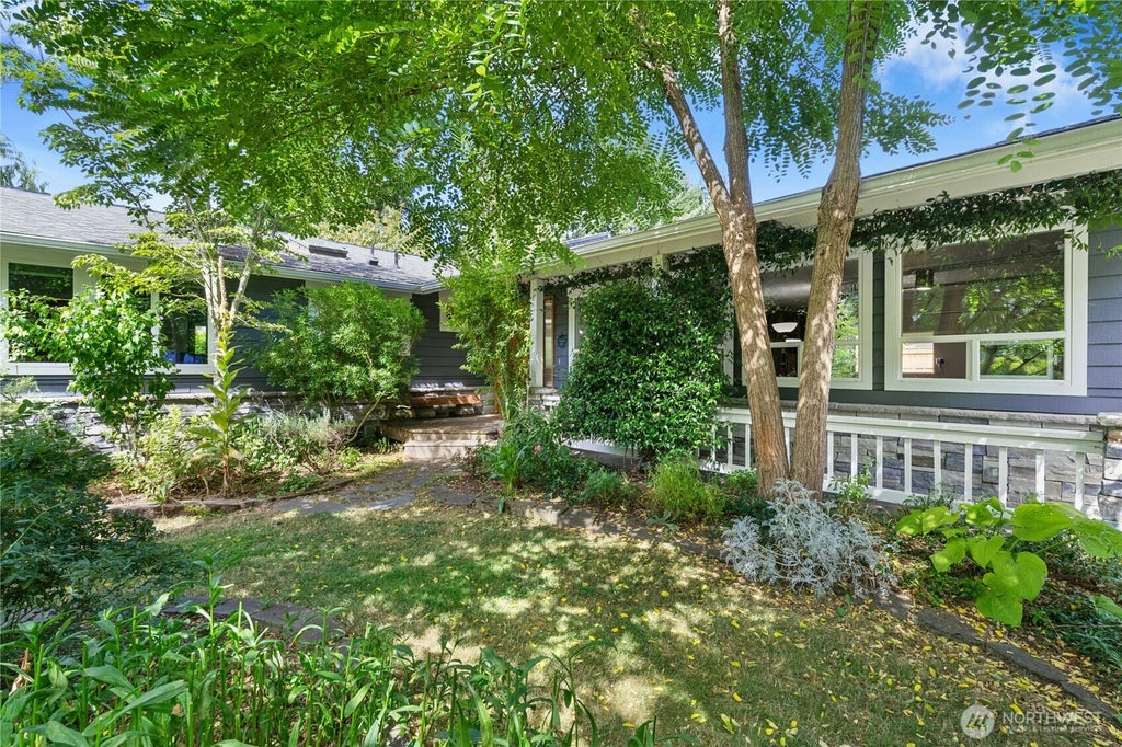 Photo of 6910 62nd Drive NE, Marysville, WA 98270 (MLS # 2576319)