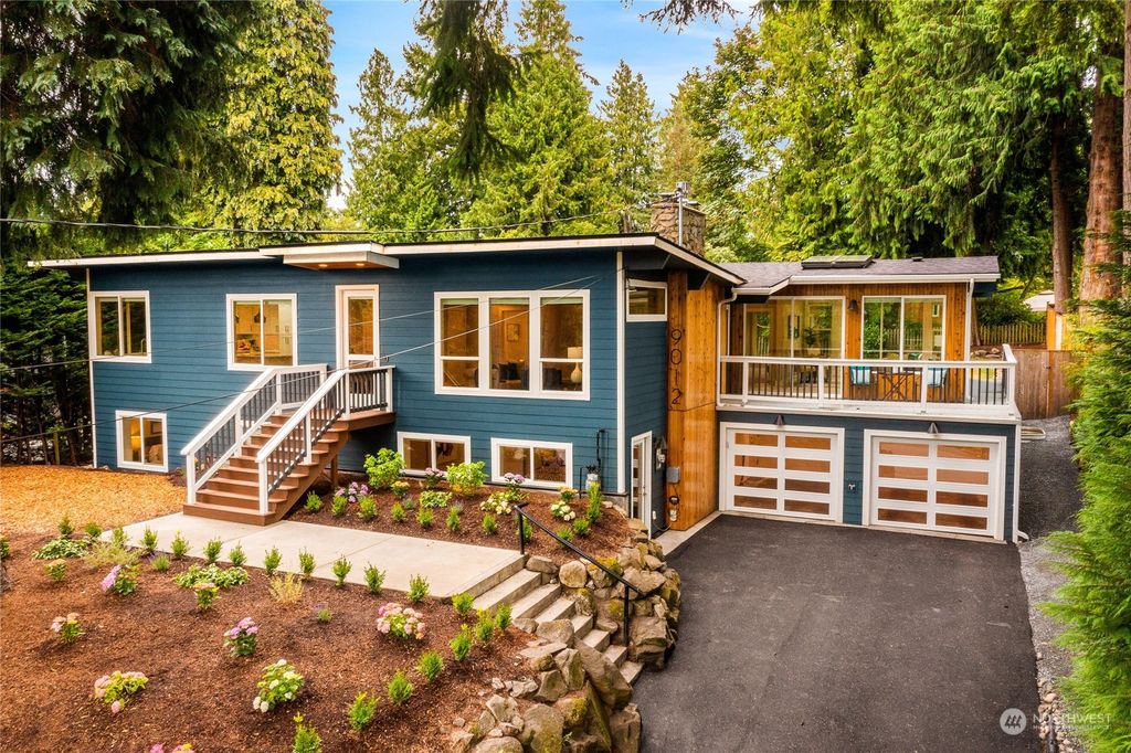 Photo of 9012 25th Avenue NE, Seattle, WA 98115 (MLS # 2271494)