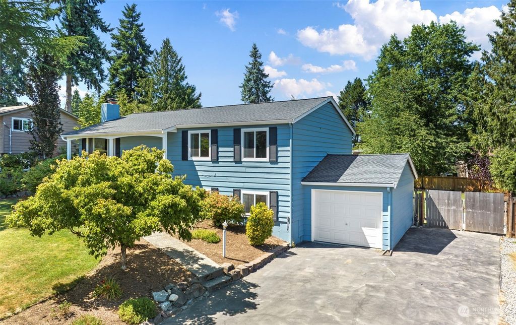 Photo of 7414 NE 145th Place, Kenmore, WA 98028 (MLS # 2141517)