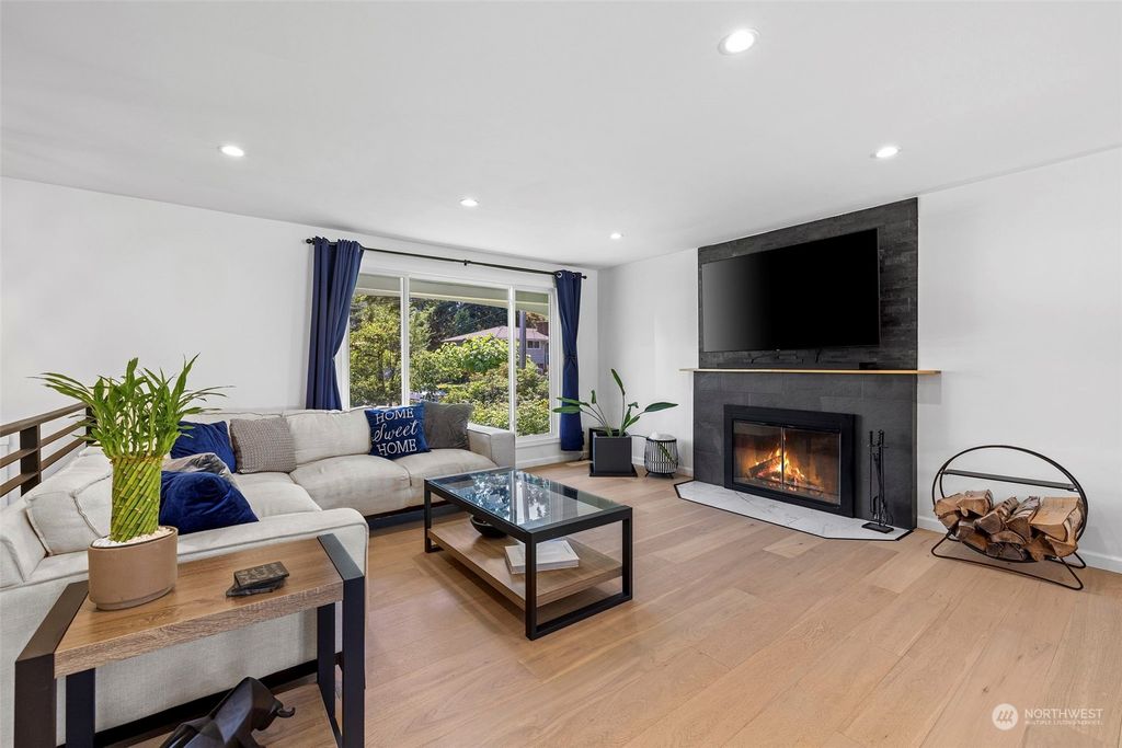 Photo of 7414 NE 145th Place, Kenmore, WA 98028 (MLS # 2141517)
