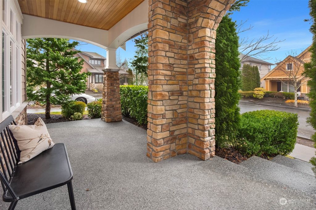 Photo of 2450 NE Davis Loop, Issaquah, WA 98029 (MLS # 2187365)