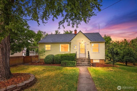 Photo of 1020 S College Avenue, College Place, WA 99324 (MLS # 2557943)