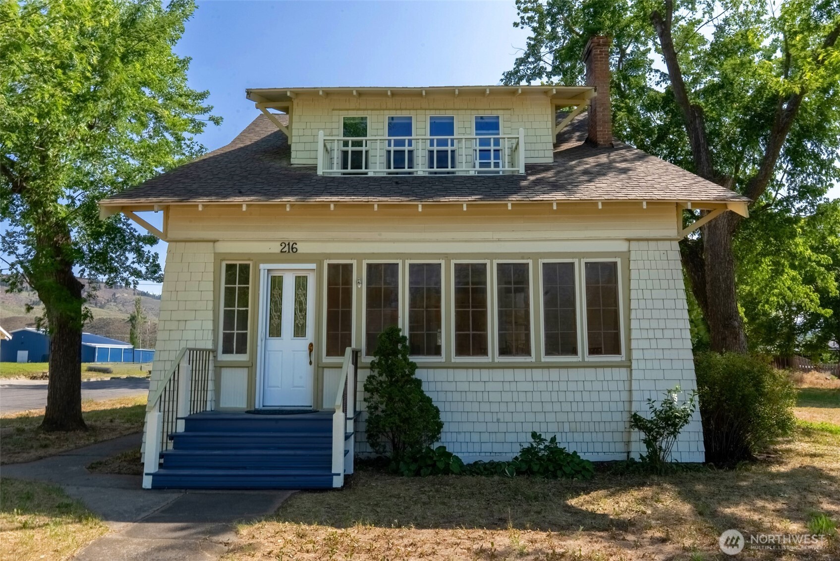 216 4th Street E