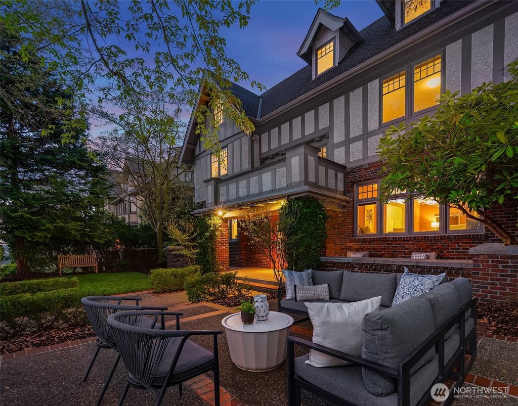 Photo of 1212 21st Avenue E, Seattle, WA 98112 (MLS # 2496912)