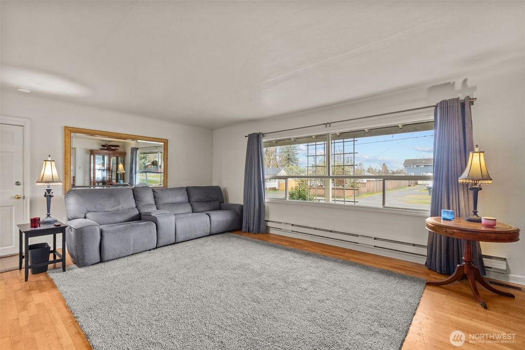 Photo of 209 8th Avenue N, Algona, WA 98001 (MLS # 2488297)