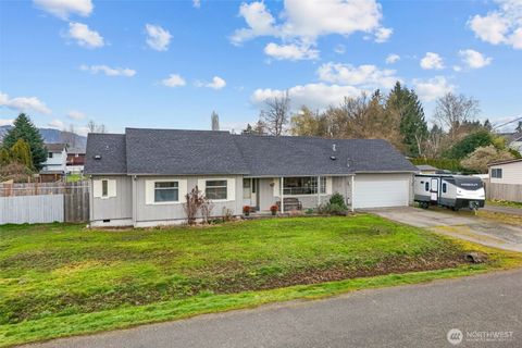 Photo of 209 8th Avenue N, Algona, WA 98001 (MLS # 2488297)