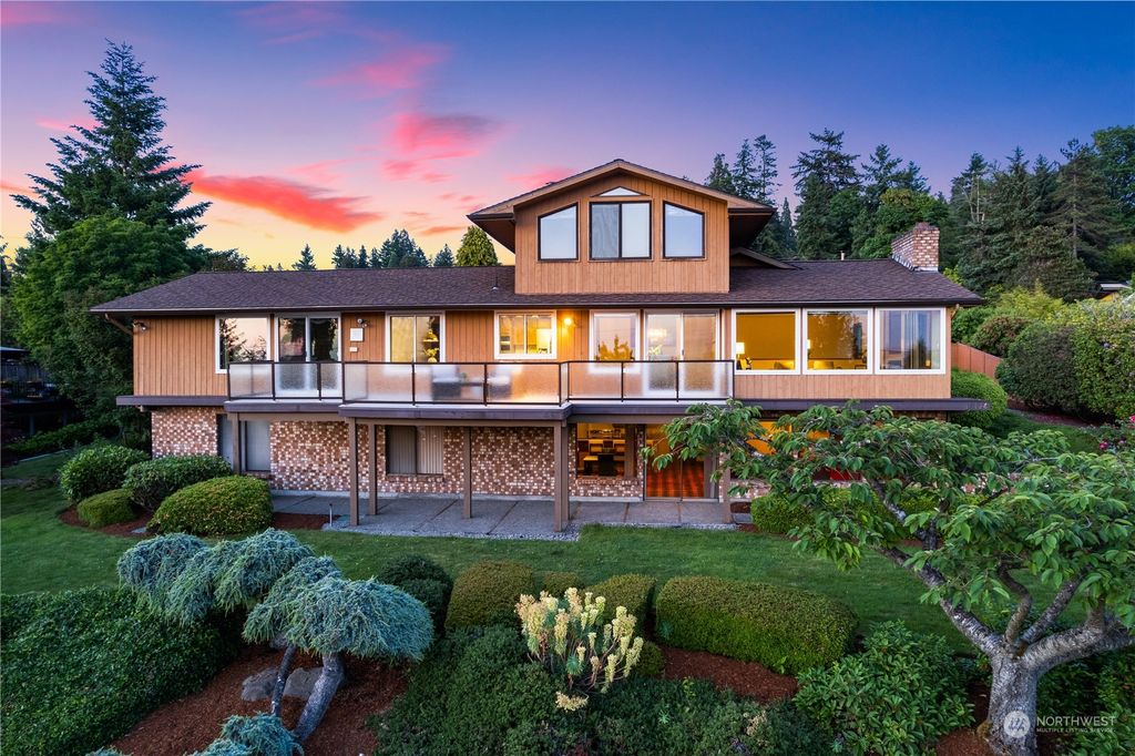 Photo of 18174 Brittany Drive SW, Normandy Park, WA 98166 (MLS # 2146369)