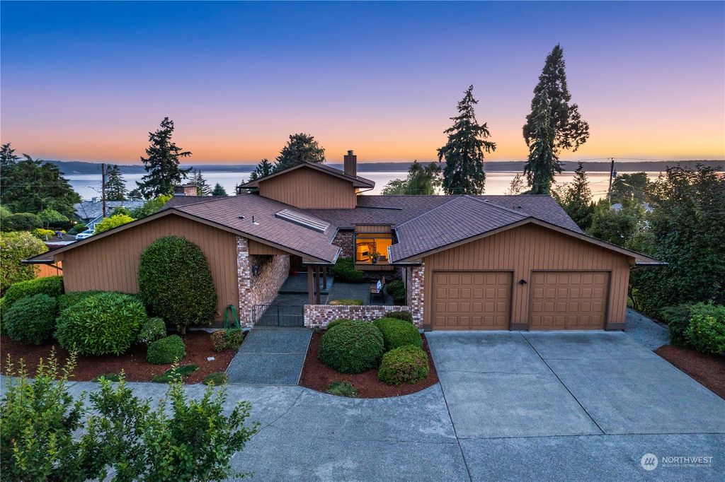 Photo of 18174 Brittany Drive SW, Normandy Park, WA 98166 (MLS # 2146369)